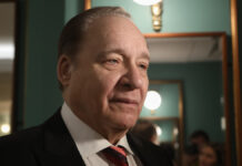 Теплые поздравления для выдающегося композитора Максима Дунаевского XV церемония вручения премии Звезда театрала в Театре имени Вахтангова