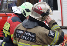 Пожарно-спасательные подразделения на месте возгорания в кабельном коллекторе рядом с Казанским вокзалом
