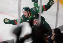 Скандальный инцидент: хоккеист "Ак Барса" шокировал зрителей неожиданной потерей во время матча ff1cee8b-048d-4d5c-abcc-f32907efe5b2-67cf602b