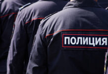 Полицейские пресекли попытку мошенничества против пенсионерки RussianPoliceOfficersWorkOnACityStreetViewFrom