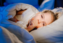 Врач Маневич развеял популярные мифы об удалении аденоидов у детей TheLittleGirlIsSickLiesInBedAndCoughs