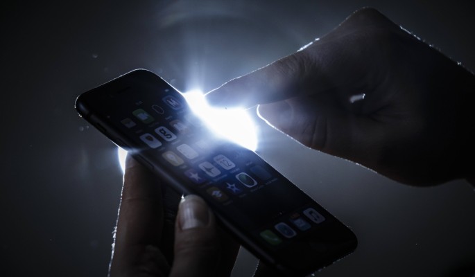 Почему нужно отключать смартфон от Сети