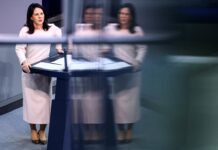 Бербок поделилась личным опытом преодоления сексуальных домогательств 75cef543-6515-4447-b209-dfc1c5a8ef5c-680a800c