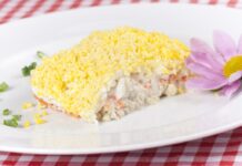 Приготовление изысканного салата Мимоза в домашних условиях 7805ad07-2ad9-46f2-beb9-b11363545630-67f1374b