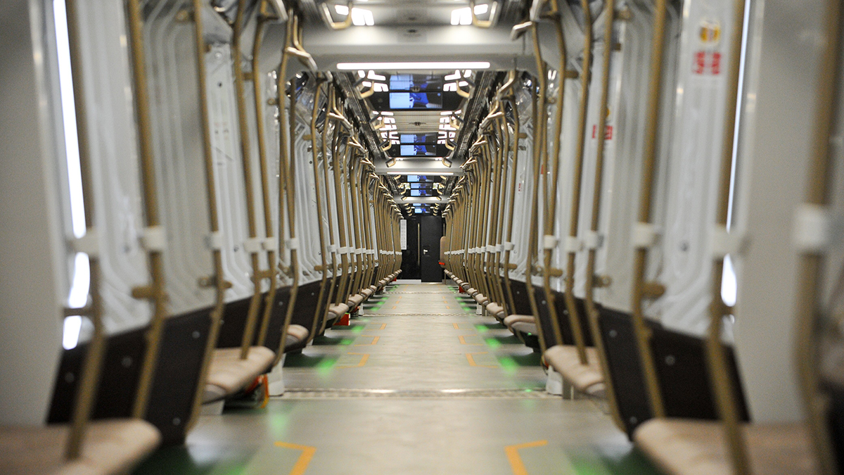 Мужчина похитил телефоны на 100 тысяч рублей у спящего в метро москвича