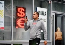 В России объяснили разницу в обмене долларов старого и нового образца 97c10128-2605-4319-ace5-0f295458f629-680341b0