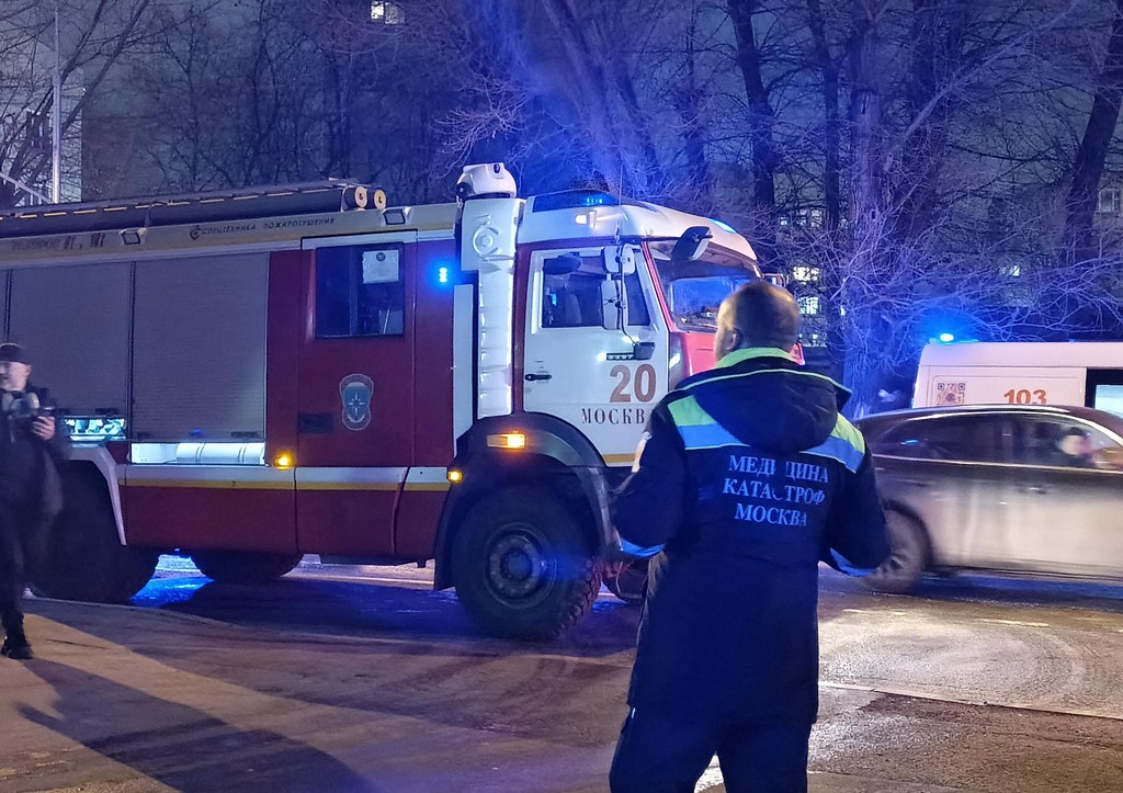 Спасавшимся из пожара в Москве пришлось выламывать двери