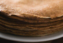 Диетолог Дианова раскрыла секреты полезных блинов Closeup,Stack,Of,Fresh,Hot,Crepes,Or,Blinis,On,Wood