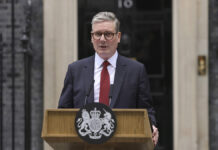 Макрон и Стармер бросили вызов Трампу в гонке за будущее Украины Prime Minister Sir Keir Starmer arrives at Number 10 Downing St