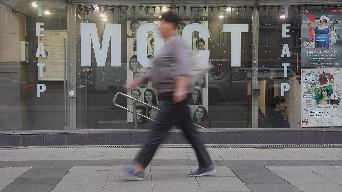 Театр «Мост» представит четыре спектакля о чувствах