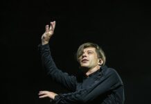 В Москве произошел поджог двери квартиры солиста «Би-2» Лёвы v moskve proizoshel podzhog dveri kvartiry solista bi2 lyovy-politgolos-ru-174055826700-0