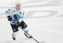 Вадим Шипачев вошел в историю КХЛ с 300-й шайбой vadim shipachev voshel v istoriyu khl s 300j shajboj-politgolos-ru-174031849500-0