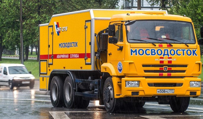 Последствия ливня в Москве устраняют 300 бригад Мосводостока