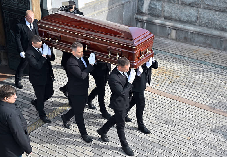 Бедрос Киркоров навсегда в памяти Москвы и сердцах близких на Троекуровском кладбище-0