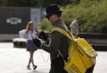 Курьеры Москвы и Санкт-Петербурга лидируют по уровню доходов в 2024 kurery moskvy i sanktpeterburga lidiruyut po urovnyu dohodov v 2024-politgolos-ru-174222441600-0