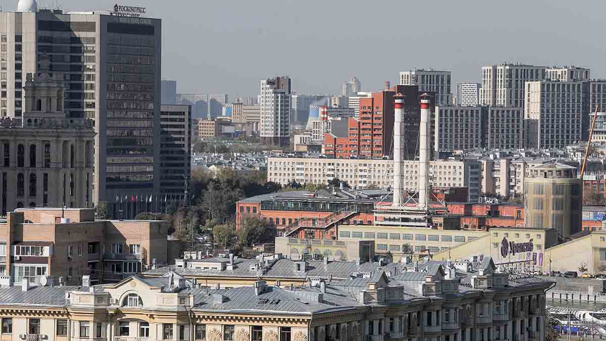 Начались работы по капитальному ремонту крыш жилых домов в Москве