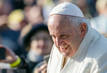 Радостное возвращение Папы Франциска к верующим в Риме после лечения Kaunas,,Lithuania,-,September,23:,Pope,Francis,Greets,And,Bless