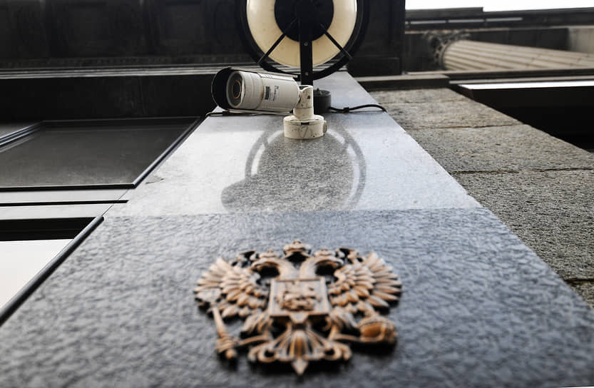 С учетом обязательств-0