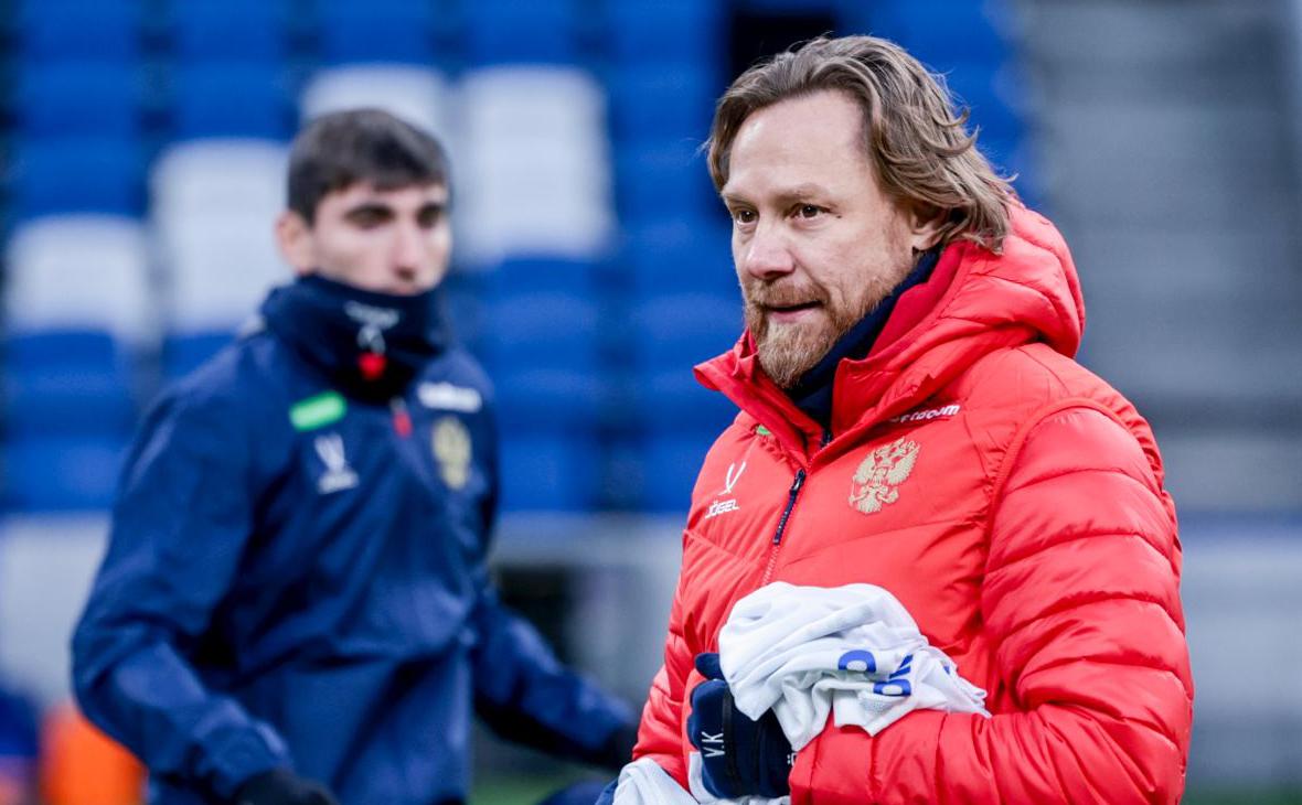 Главный тренер сборной России Валерий Карпин (Пресс-служба РФС)