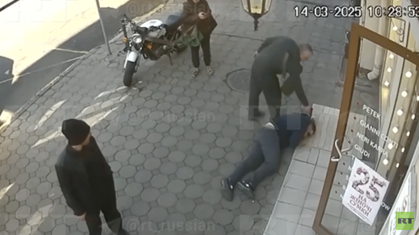 В сети появилось видео с попыткой неонациста Ганула убежать от убийцы