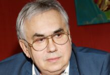 Станислав Садальский о коллегах и поиске новых творческих вершин stanislav sadalskij o kollegah i poiske novyh tvorcheskih vershin-politgolos-ru-174247430500-0