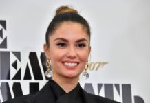 Стройная Агата Муцениеце триумфально вернулась на сцену strojnaya agata muczeniecze triumfalno vernulas na sczenu-politgolos-ru-174117234300-0