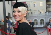 svetlana svetlichnaya okruzhena zabotoj blizkih-politgolos-ru-174182466200-0