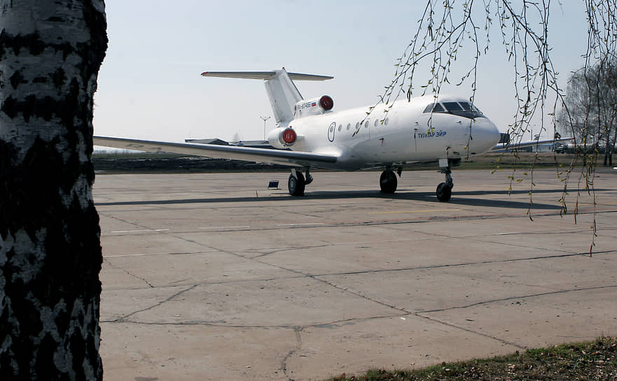 Самолет авиакомпании «Тулпар Эйр» в аэропорту Казани, 16 апреля 2008 года