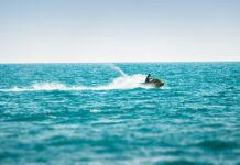 turistka ischezla posle kupaniya vo vremya progulki na gidroczikle v tailande-politgolos-ru-174077715900-0