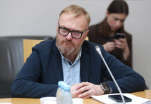 Виталий Милонов поддержал комплексные меры для школьниц в Орловской области vitalij milonov podderzhal kompleksnye mery dlya shkolnicz v orlovskoj oblasti-politgolos-ru-174283774200-0