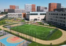 Владимир Ефимов анонсировал строительство восьми новых школ в ТиНАО и Внуково до 2026 года Собянин посетил новую школу в районе Коммунарка в ТиНАО