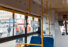 Во Владивостоке нашли решение для инцидента с водителем автобуса №55 и намазом vo vladivostoke nashli reshenie dlya inczidenta s voditelem avtobusa 55 i namazom-politgolos-ru-174291093100-0