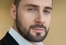 Александр Еловских покоряет Голос и Славянский базар в Витебске с новой песней aleksandr elovskih pokoryaet golos i slavyanskij bazar v vitebske s novoj pesnej-politgolos-ru-174419386700-0