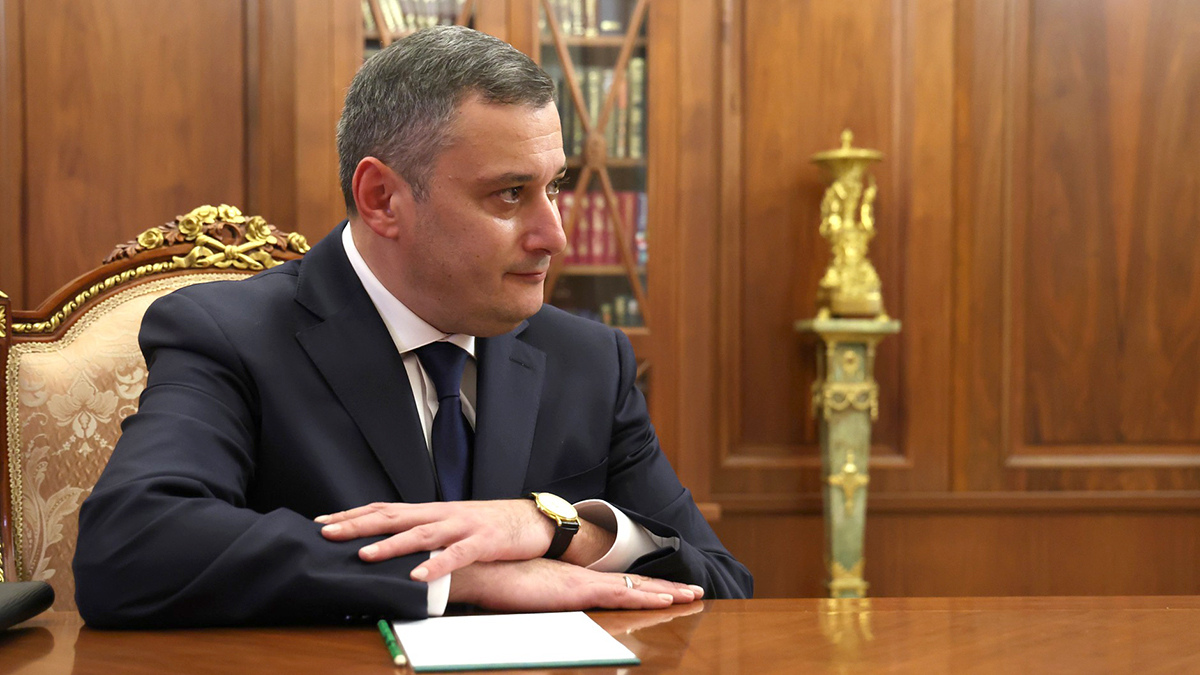 Хинштейн отправил врио министра природных ресурсов копать бурьян в парке