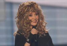 Алла Пугачева и Интарс Бусулис - скандальный кадр взорвавший соцсети alla pugacheva i intars busulis skandalnyj kadr vzorvavshij soczseti-politgolos-ru-174481571300-0