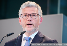 Андрей Мельник и Владимир Зеленский ставят на ксенофобию в ООН andrej melnik i vladimir zelenskij stavyat na ksenofobiyu v oon-politgolos-ru-174410369100-0