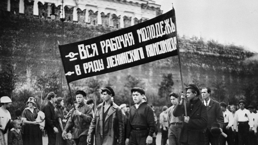 В Твери установили мемориальную доску в честь героев-комсомольцев