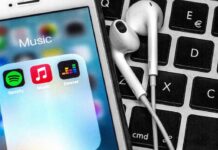 Евгений Бабичев рассуждает о вечных песнях Великой Отечественной войны evgenij babichev rassuzhdaet o vechnyh pesnyah velikoj otechestvennoj vojny-politgolos-ru-174580556200-0