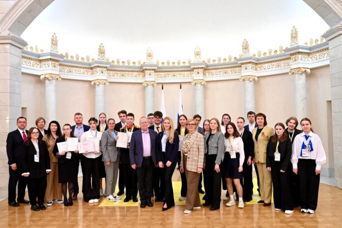 Губернаторский лицей провел финал «Умниц и умников» с поддержкой Дениса Паслера-0