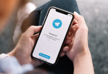 Telegram Messenger Inc. и Таганский суд Москвы - диалог о стандартам соблюдения Chiang,Mai,,Thailand,,Jul,27,,2019,:,Woman,Hand,Holding
