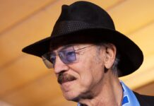 Михаил Боярский готовится к возвращению в Театр им. Ленсовета после выздоровления mihail boyarskij gotovitsya k vozvrashheniyu v teatr im lensoveta posle vyzdorovleniya-politgolos-ru-174505588700-0