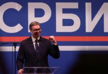 na grani krizisa  vuchich pod ognem kritiki za vizit k putinu 9 maya-politgolos-ru-174482308300-0