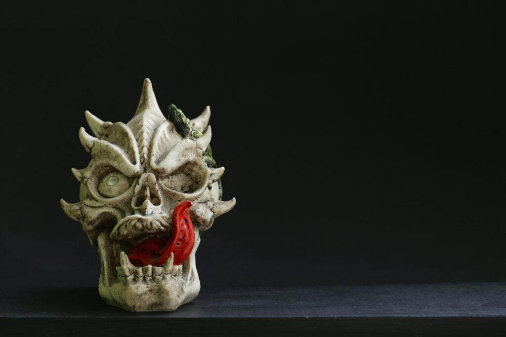 облизывающаяся голова дьявола