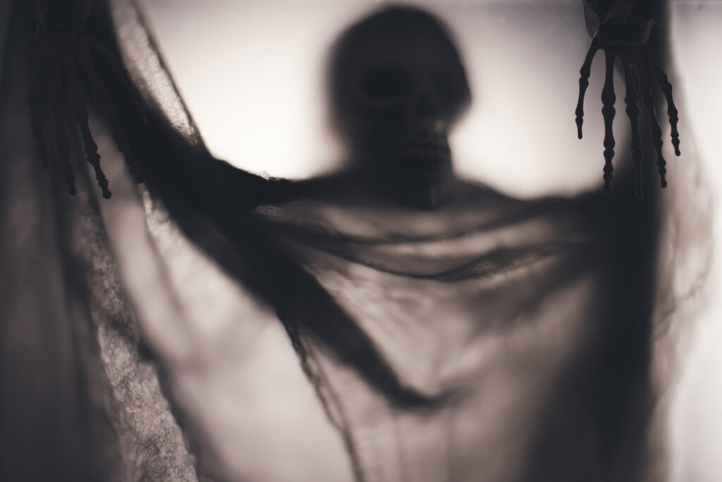 Размытие теней скелета ужасов