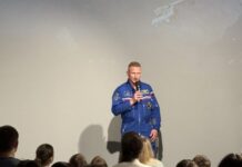 Сергей Прокопьев вдохновляет уральских школьников на встрече с Российским обществом «Знание» sergej prokopev vdohnovlyaet uralskih shkolnikov na vstreche s rossijskim obshhestvom znanie-politgolos-ru-174426561800-0