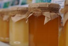 Традиции меда и пчел на Зосиму Соловецкого 30 апреля в народном календаре Владимир Родин показывает свою про