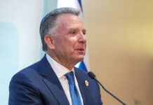 tretij vizit stiva uitkoffa do pulkovo i zhest vladimiru putinu pri vstreche-politgolos-ru-174439004000-0