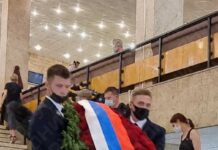 Трогательный прощальный жест Юлии Меньшовой на Новодевичьем кладбище trogatelnyj proshhalnyj zhest yulii menshovoj na novodevichem kladbishhe-politgolos-ru-174363970900-0