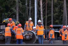 В Красноярском крае устраняют последствия переворота вагонов на станции Кошурниково v krasnoyarskom krae ustranyayut posledstviya perevorota vagonov na stanczii koshurnikovo-politgolos-ru-174573849700-0