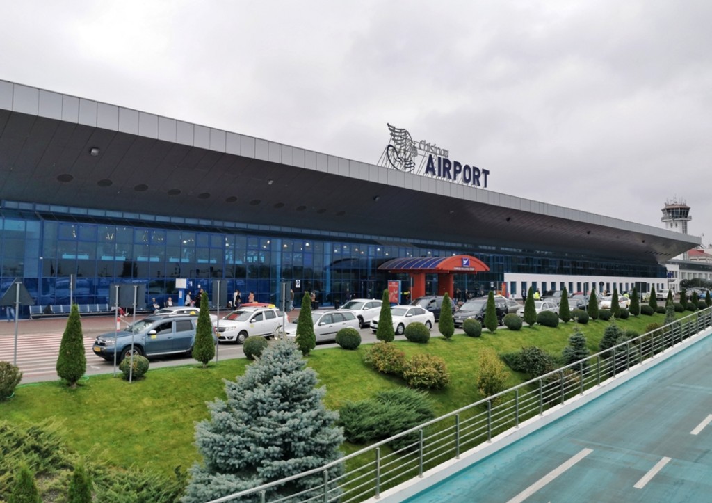 Защищающий РПЦ епископ не смог вылететь из Молдавии по решению властей